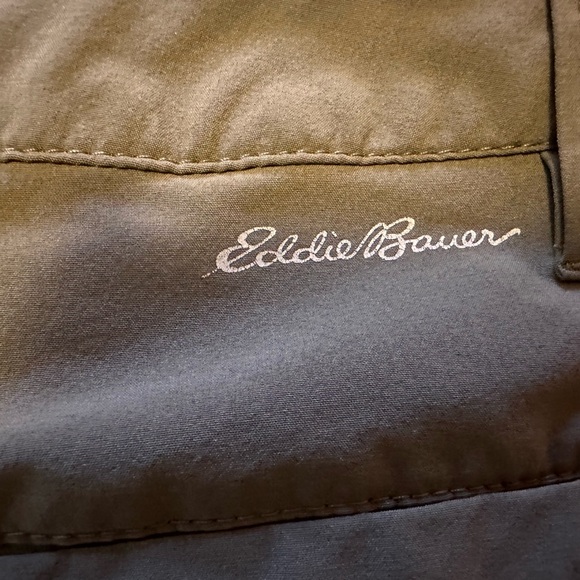 Eddie Bauer Brown Cargo Shorts Lightweight Casual- woman’s -size 14 - Picture 3 of 6